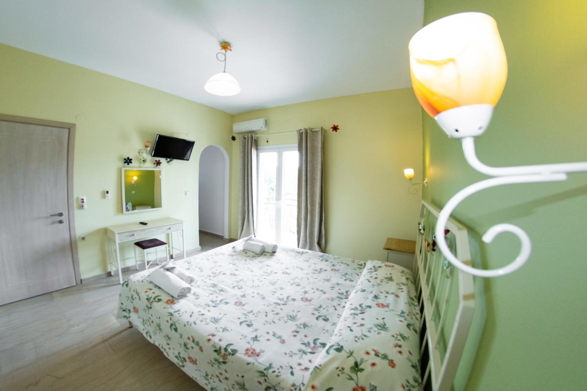 Taxi Apartment Paleokastritsa